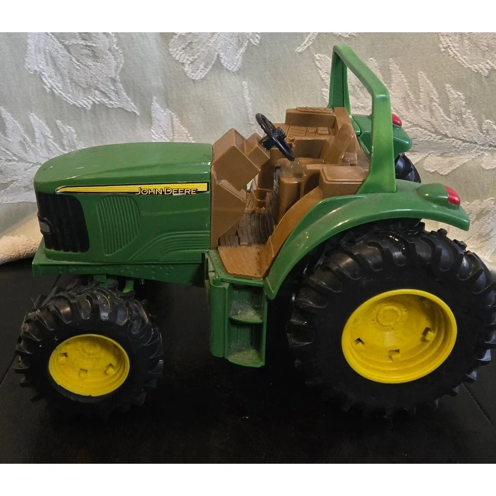 John Deere Ertl Toy Tractor Green Yellow Farm Vehicle Steerable Wheels